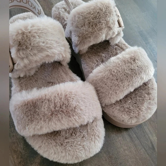 NWOB Koolaburra By UGG Amphora Fuzz-Oh Faux Fur Sandal - Picture 11 of 11